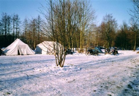 Winterlager auf dem großen Teil des Platzes (vom Weg aufgenommen)