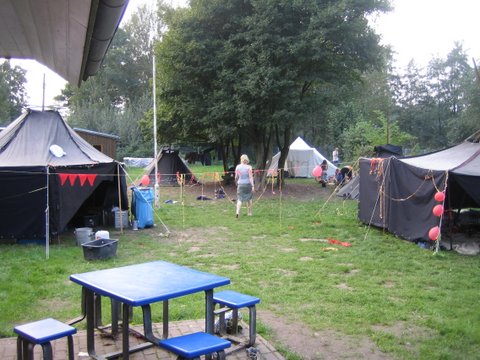 Zeltlager auf dem kleinen Teil des Platzes